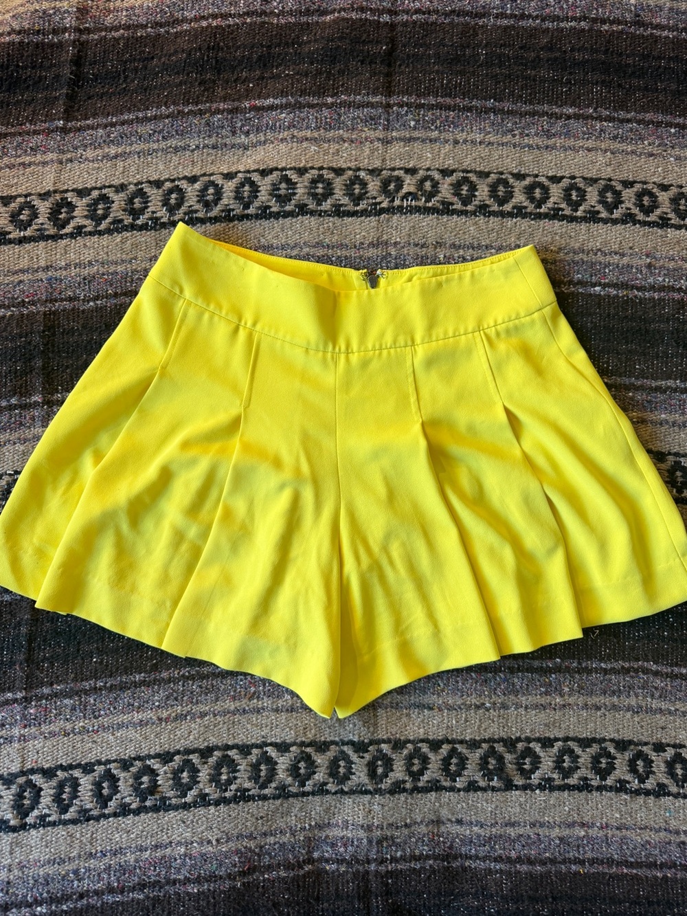 Alice + Olivia Bright Yellow High-Waisted Pleated Shorts - Size 2